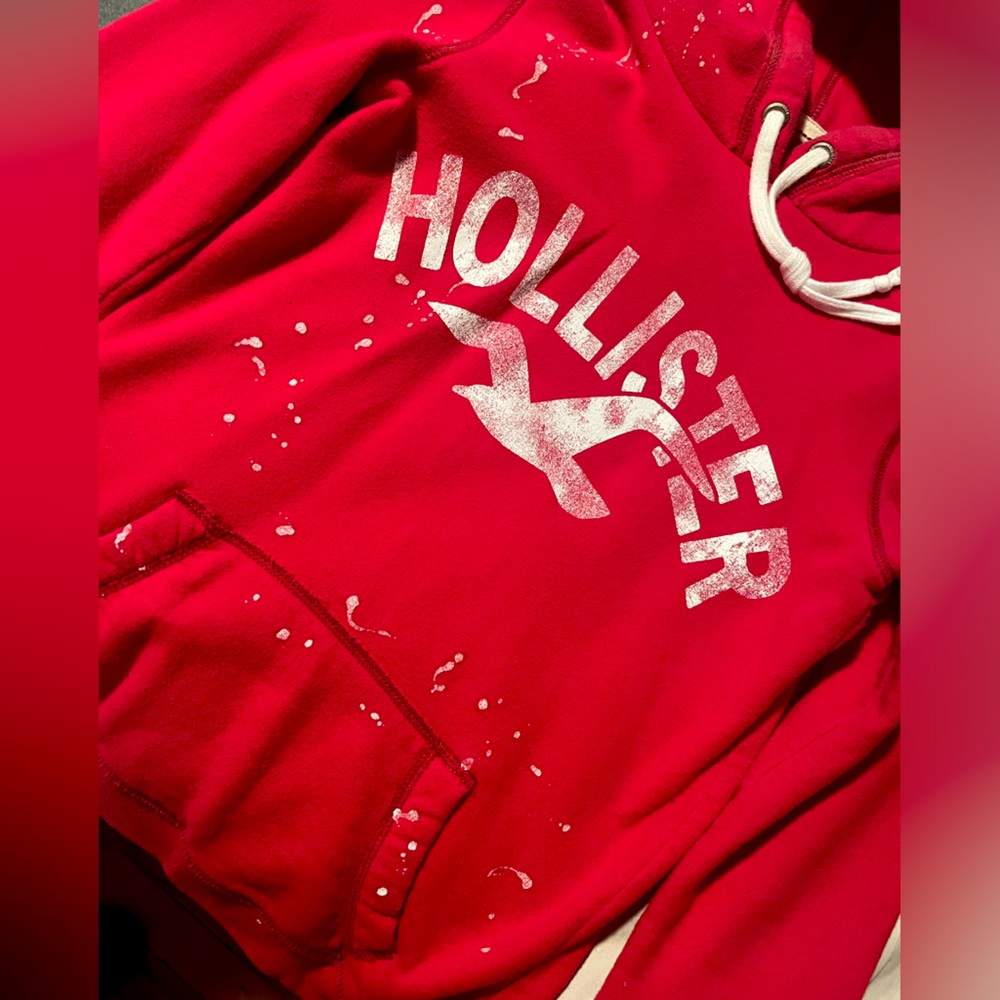 Red Hollister Laguna Hoodie w|| paint splatter 3 quarter sleeeves